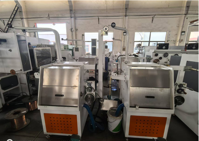 Universal machine for single - head round and flat ribbon